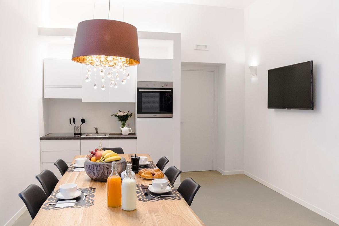 A Misura Duomo Rooms & Apartment - Ls Accommodations ナポリ エクステリア 写真